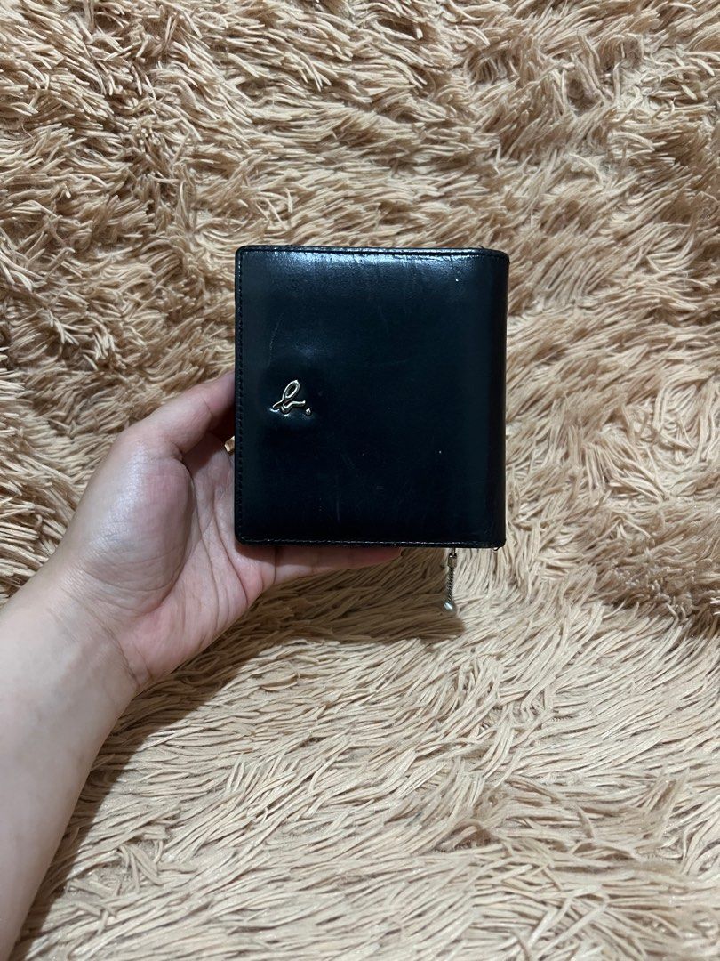 💯 Authentic Agnes B. Short Wallet (Category: Luxury Bags & Wallets) located in Paranaque City. Submitted by authentic_mj (Listing ID 1262825774, Image 1). Description: 💯 Authentic Agnes B. Short Wallet Preloved Authentic from Japan Issue: Dirt and sign of usage.