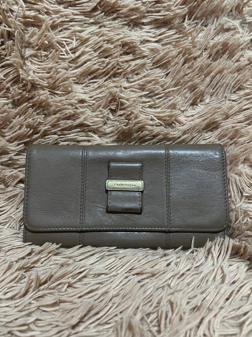 💯 Authentic See By Chloe Long Wallet (Category: Luxury Bags & Wallets) located in Paranaque City. Submitted by authentic_mj (Listing ID 1262825333, Image 1). Description: 💯 Authentic See By Chloe Long Wallet Preloved Authentic from Japan Issue: Dirt and sign of usage.