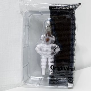 全新 ORIGINAL FAKE KAWS XX MICHELIN 2009 MEDICOM TOY CHUM KEYCHAIN 早期 經典 收藏 復古 老品 米其林 公仔 吊飾 鑰匙圈 白色 OTH-M TP0_2310 #23衣櫃出清