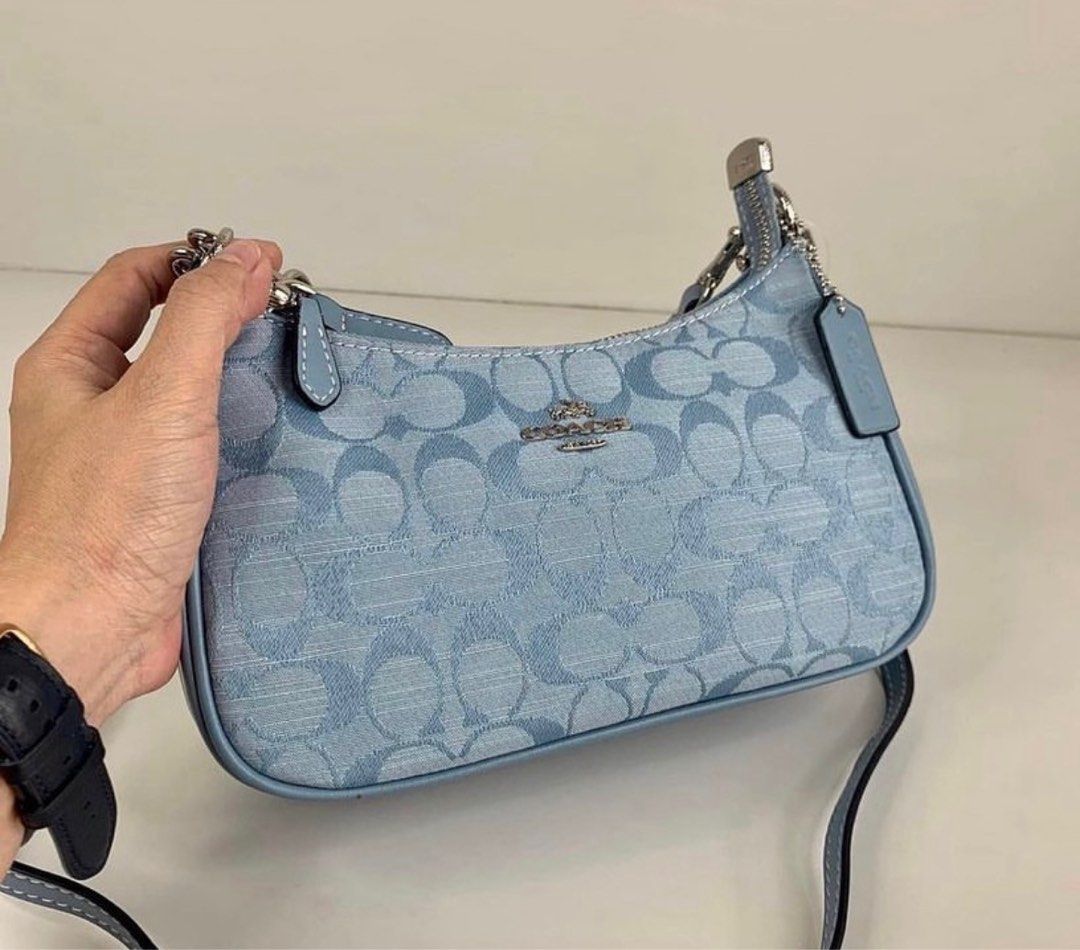 🆕 Coach Teri Shoulder Bag in Sig Chambray, Women's Fashion, Bags &  Wallets, Cross-body Bags on Carousell