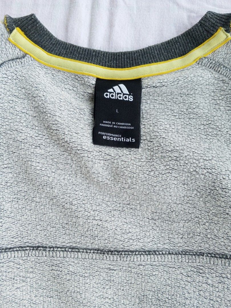 Adidas Essential (Category: Coats, Jackets and Outerwear) located in Manila. Submitted by eothrift (Listing ID 1262693523, Image 3). Description: ❗❗FREE SHIPPING ❗❗ Condition: Good Size: Large Dimension: W: 21.5 - L: 28 Issue: None Price: 500.