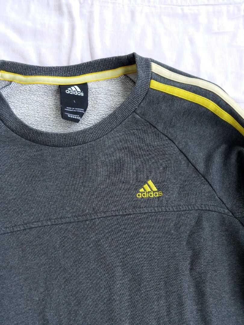 Adidas Essential (Category: Coats, Jackets and Outerwear) located in Manila. Submitted by eothrift (Listing ID 1262693523, Image 2). Description: ❗❗FREE SHIPPING ❗❗ Condition: Good Size: Large Dimension: W: 21.5 - L: 28 Issue: None Price: 500.