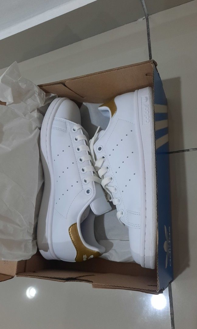 White adidas Stan Smith Shoes, G58184