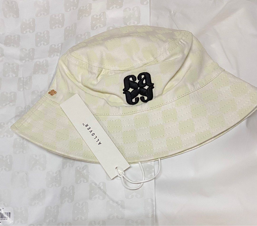 Allover Chapter 1 Monogram with Embroidery Logo Bucket Hat (White) （分類：飾物及配件）位於 Hong Kong。 由 mirrorweallare 提交（商品編號 1262750775，圖片 2）。簡介： Allover Chapter 1 Monogram with Embroidery Logo Bucket Hat (White) Free size 。