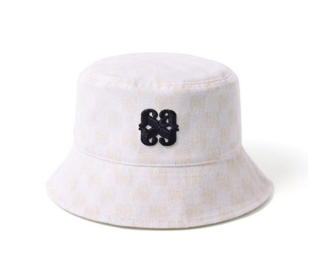 Allover Chapter 1 Monogram with Embroidery Logo Bucket Hat (White) （分類：飾物及配件）位於 Hong Kong。 由 mirrorweallare 提交（商品編號 1262750775，圖片 1）。簡介： Allover Chapter 1 Monogram with Embroidery Logo Bucket Hat (White) Free size 。