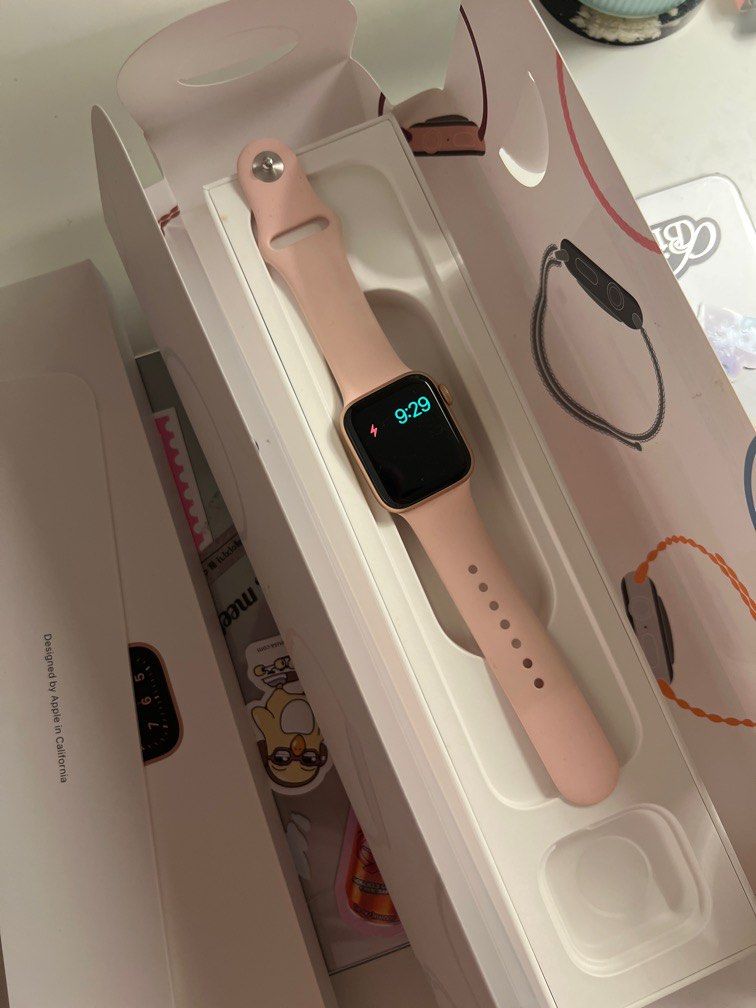 Apple Watch SE 40mm Rose Gold Mobile Phones Gadgets Wearables
