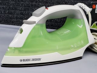 Black & Decker Lime Green Easy Steam Iron Compact - Model D340