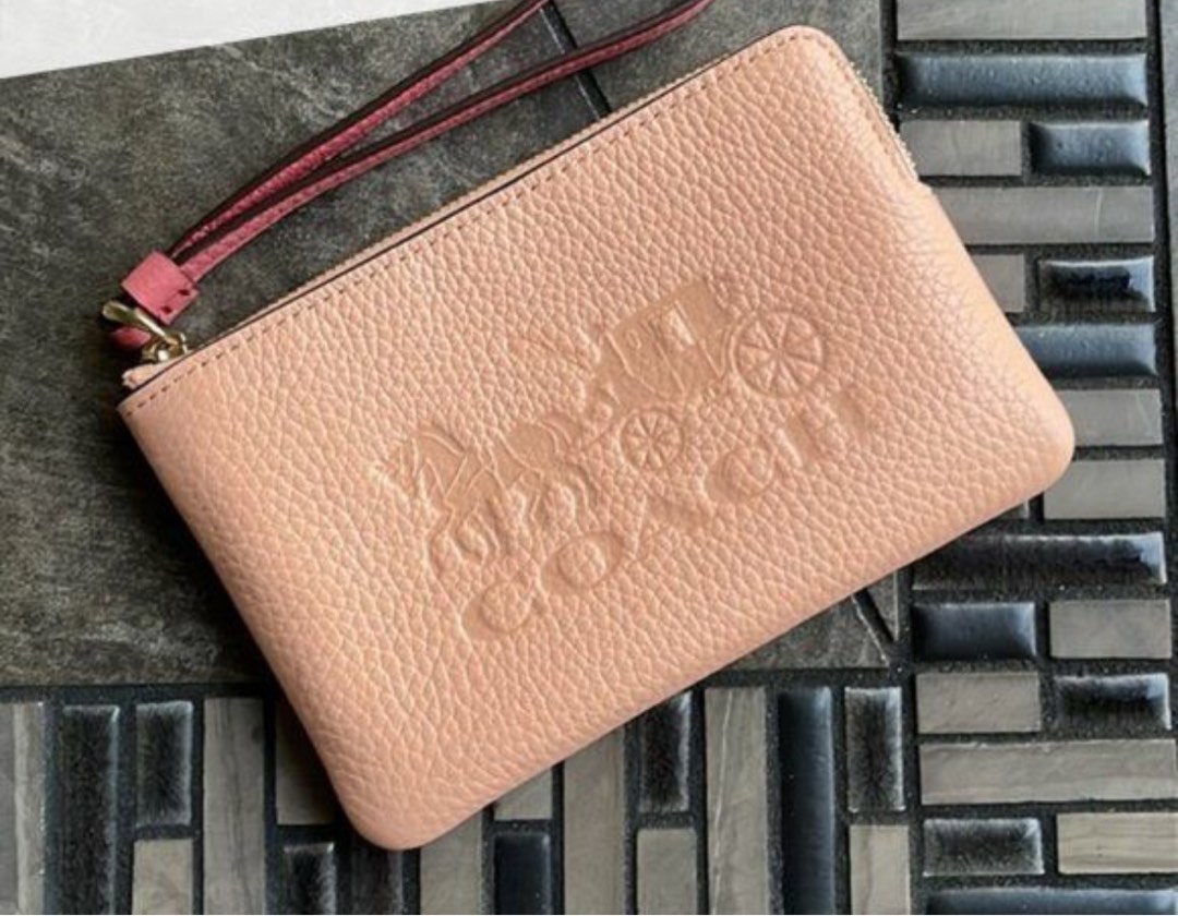 Jes corner zip wristlet with horse and discount carriage