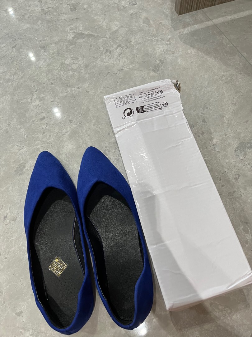 Electric blue flats top