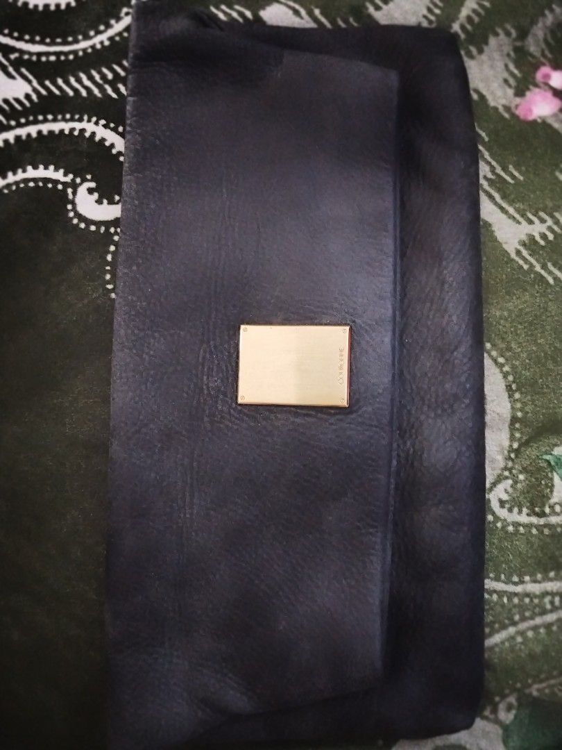 Couronne Clutch/party bag (Category: Luxury Bags & Wallets) located in Manila. Submitted by jimenezjay04509 (Listing ID 1262782260, Image 3). Description: Authentic with Authenticity card Genuine Leather no rush shipping LP posted ➕ sf.