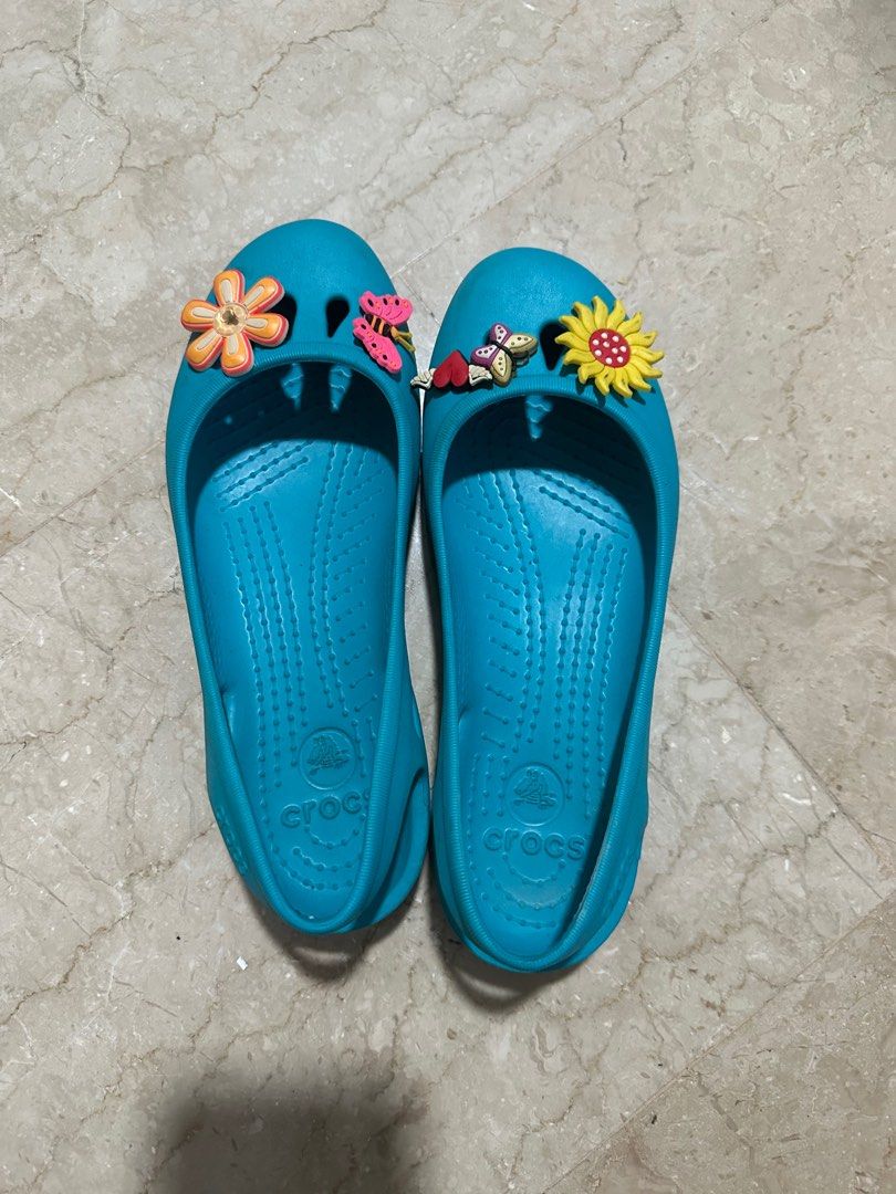 Who sells sale crocs sandals