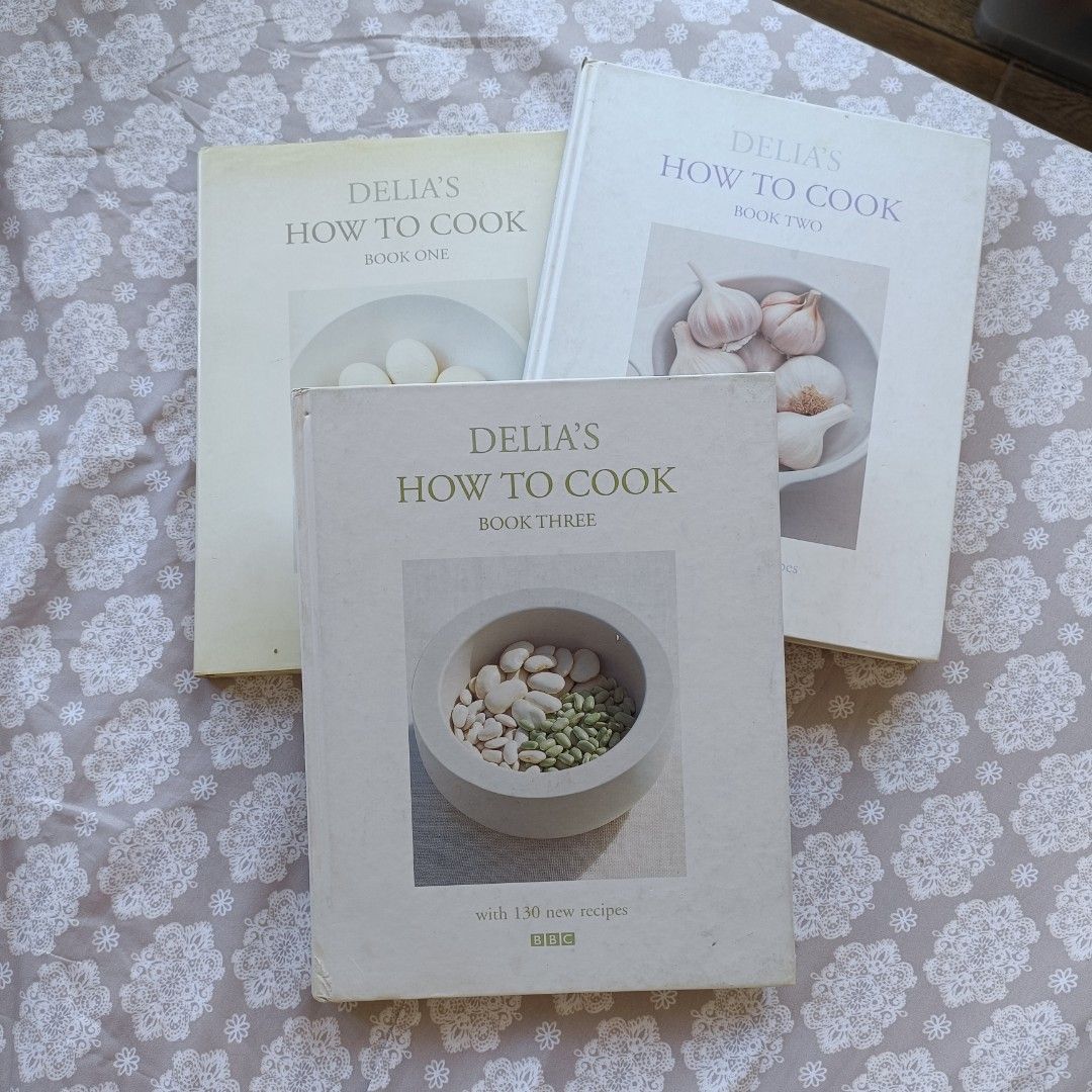 DELIA'S HOW TO COOK COMPLETE VOLUMES (Delia Smith), Hobbies & Toys