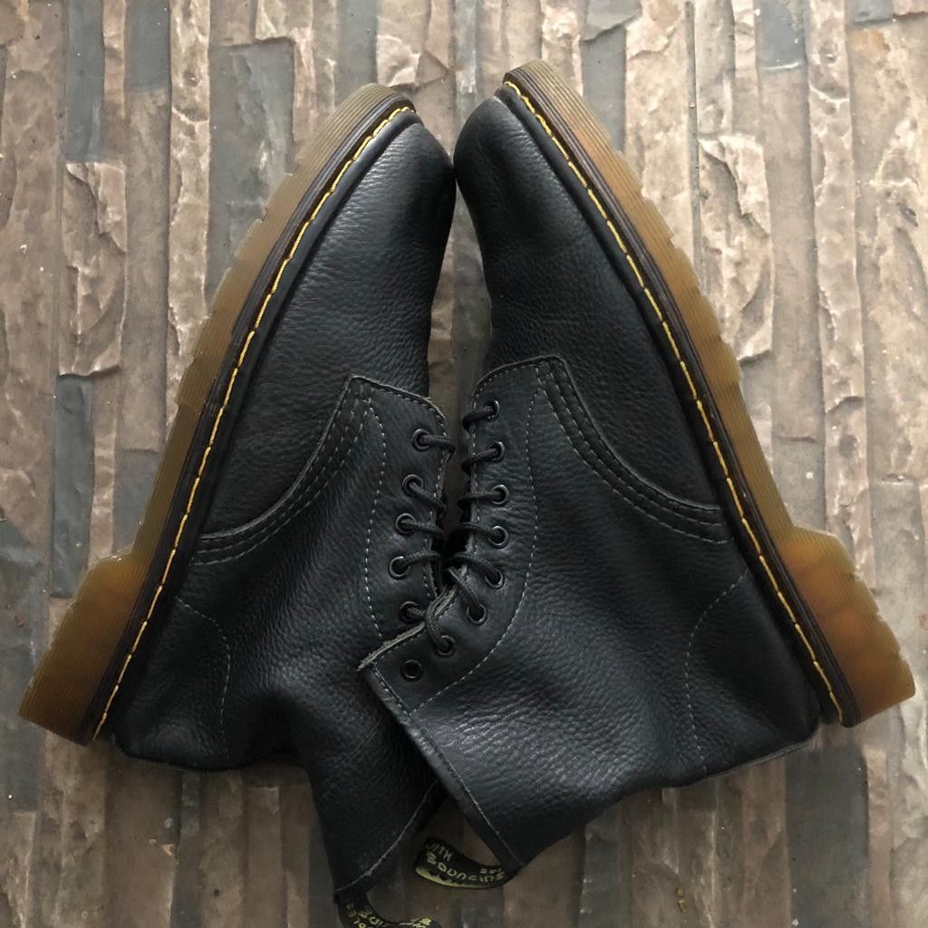 Dr. Martens size 43 27 5 cm Fesyen Pria Sepatu Sepatu Boot