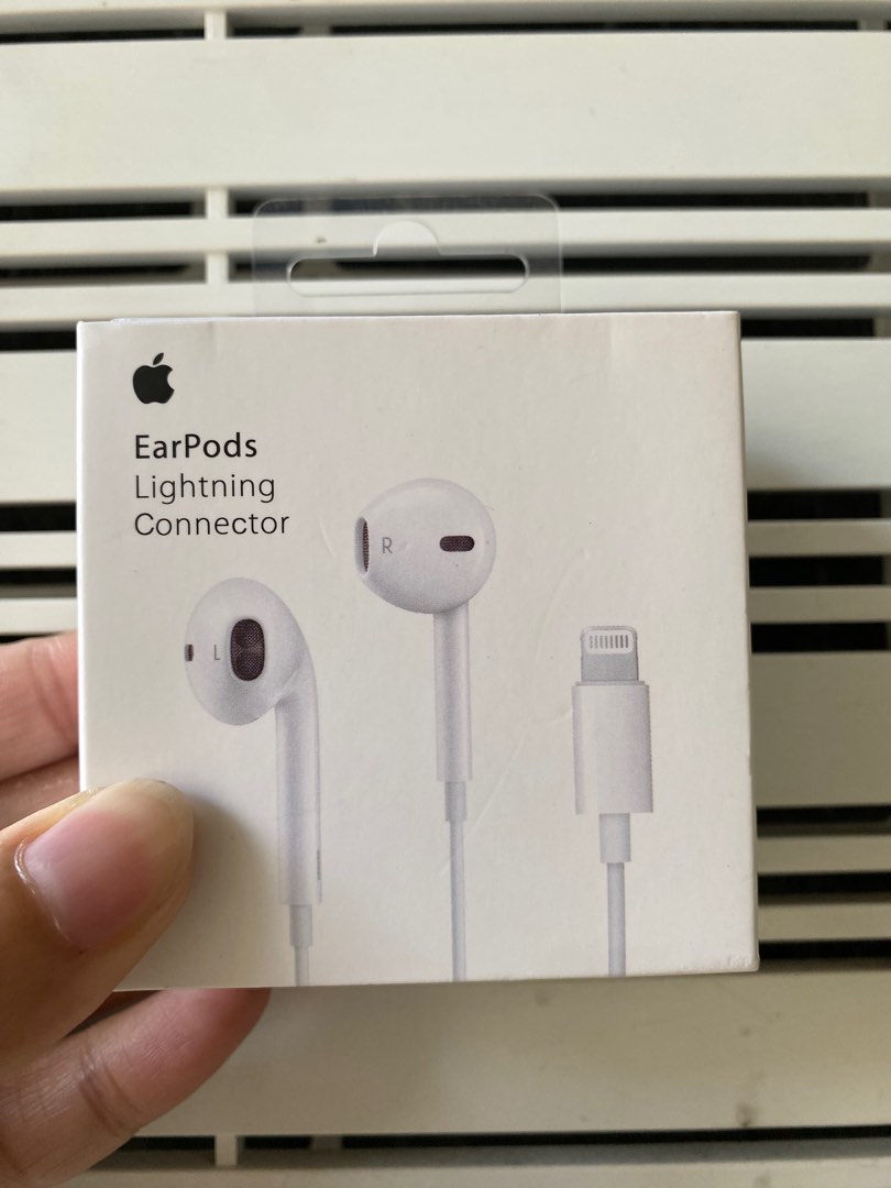 EARPODS LIGHTNING CONNECTOR, Audio, Earphones on Carousell