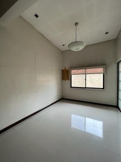 📣FOR LEASE📣 4BR House and Lot with Car Garage in White Plains, Quezon City