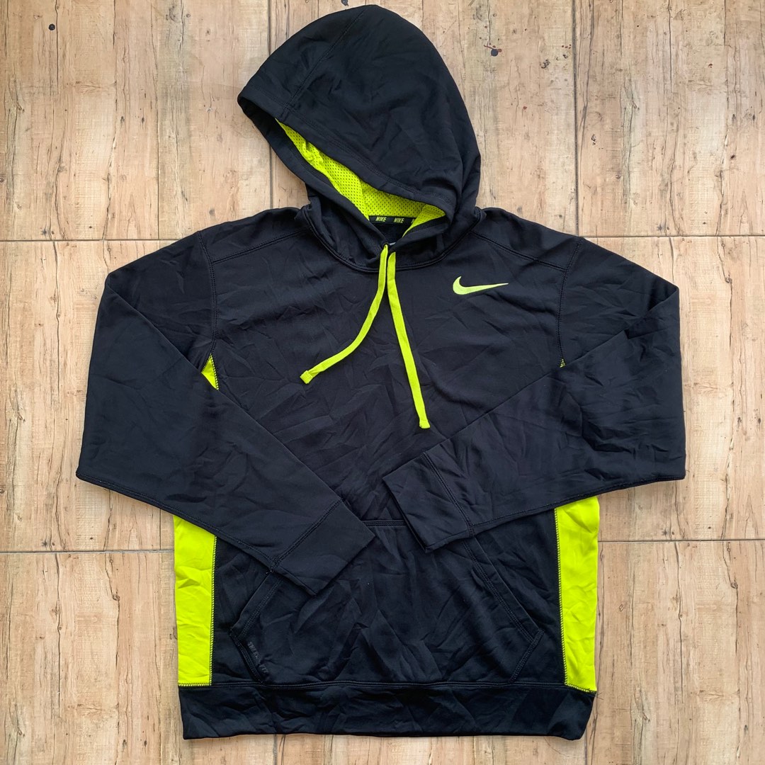 Nike top therma sale