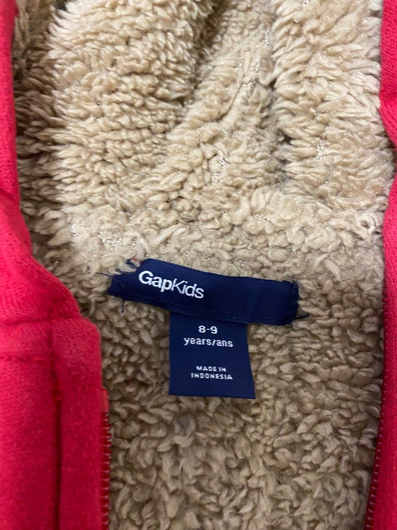 Gap jacket (Category: Babies & Kids Fashion) located in Singapore. Submitted by chloeleh (Listing ID 1262772908, Image 2). Description: Photo 1 & 2 GAP red hoodie Fits 8-9 years Photo 3 & 4 GAP green hoodie Fits 8 years Photo 5 & 6 GAP navy hoodie Fits 5 years Selling as a lot as I am clearing. Fixed priced. What you see is what you get. No tears, no stains. Collection from Marine Parade Central. Not for fussy..