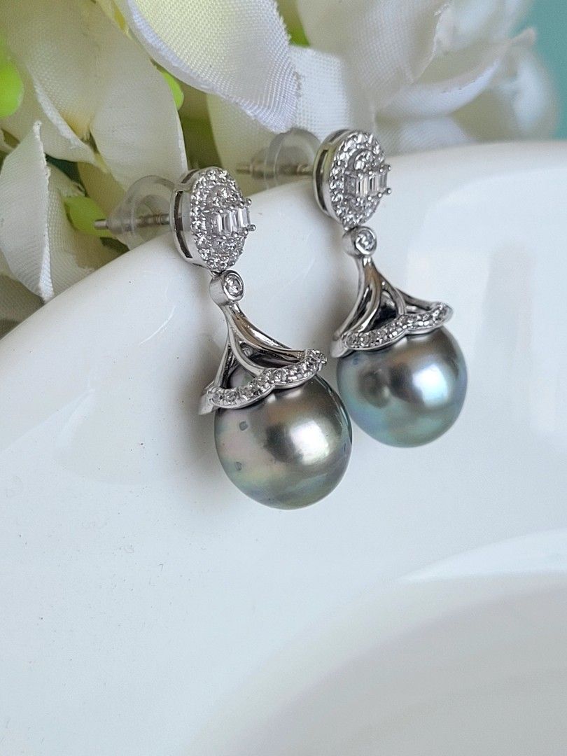 Genuine South Sea Tahitian Pearls Dangling Earrings
