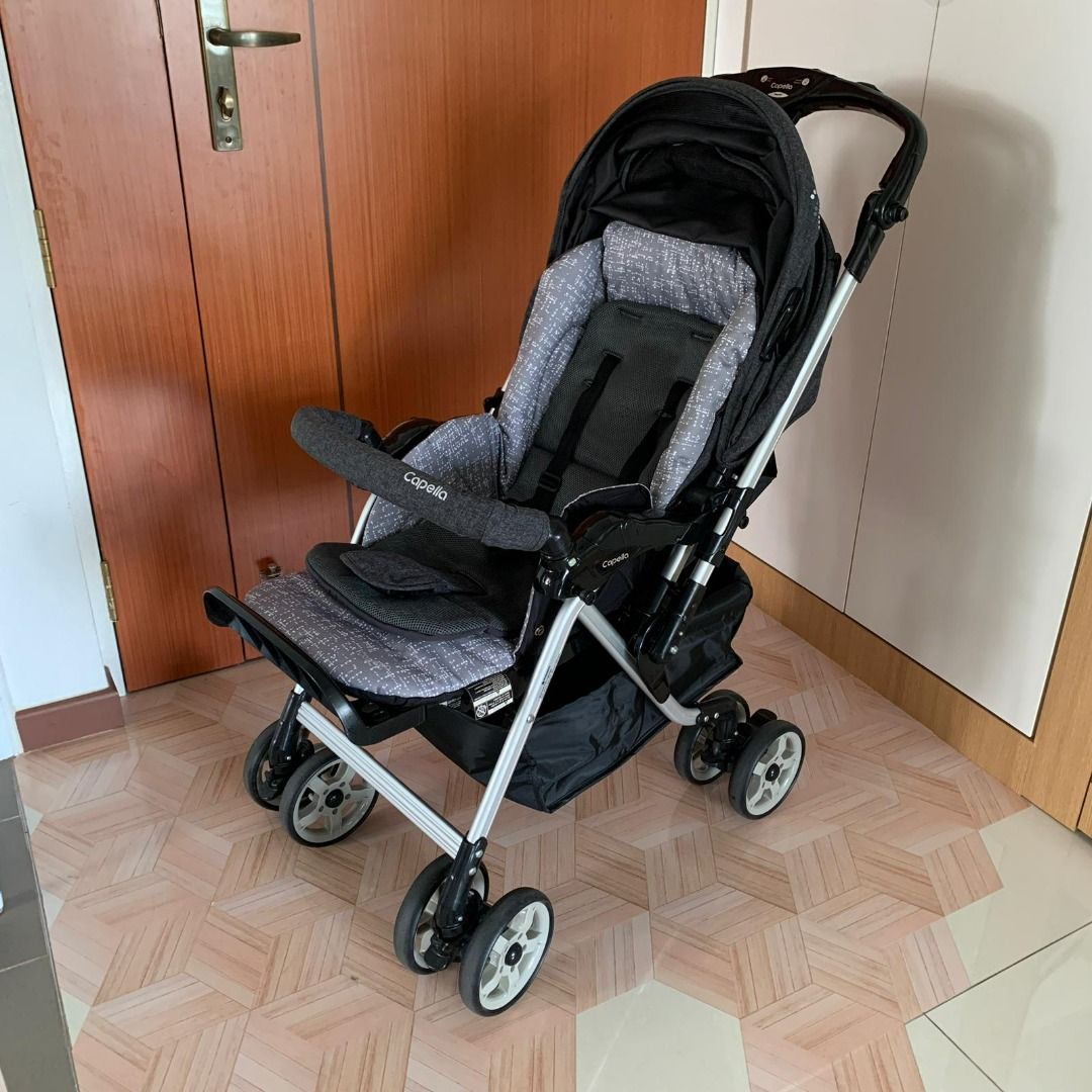 Great looking One Hand Fold Stroller with Superb Mobility up for Grab