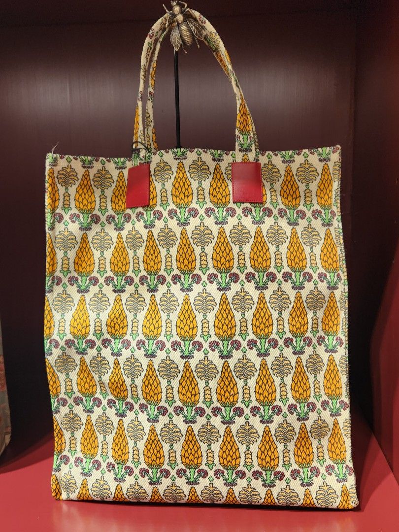 Gucci garden shopping bag top