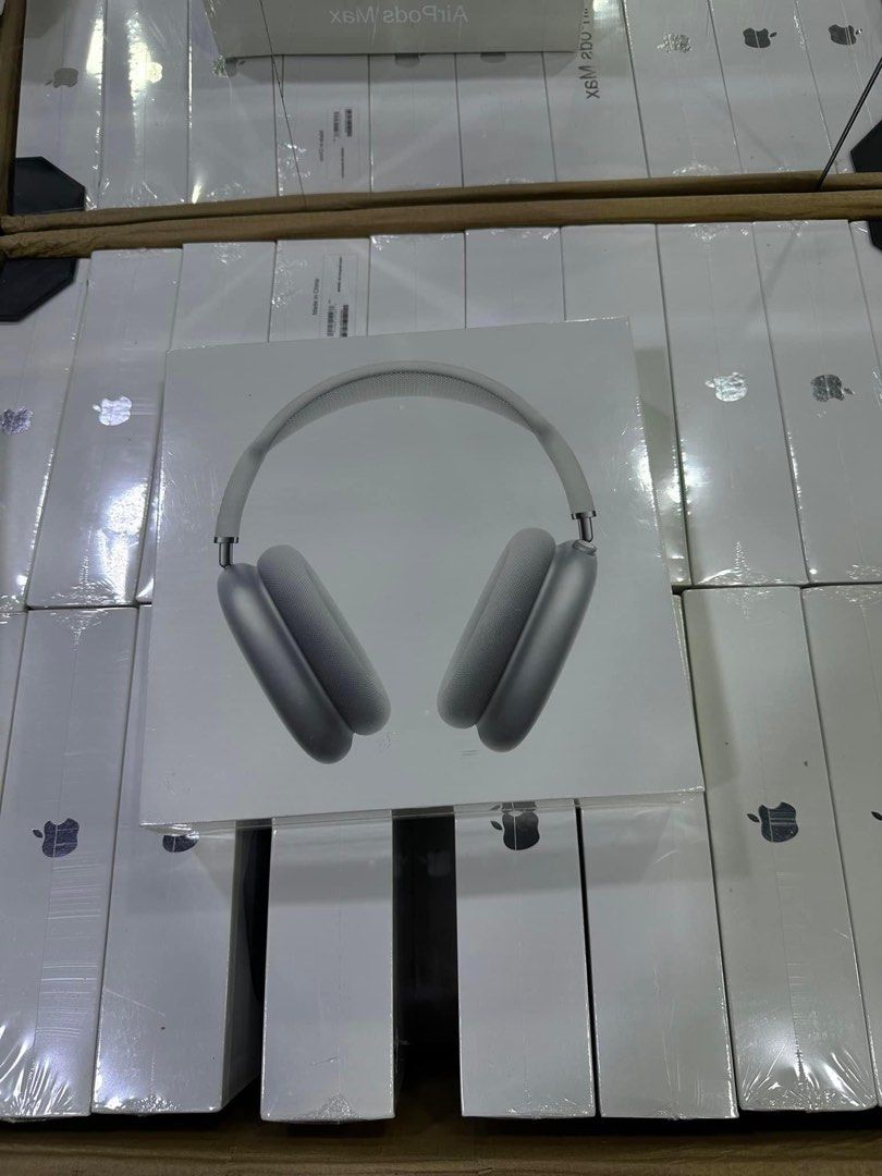 Headset airpods max! Bnew (Category: Headphones & Headsets) located in Manila. Submitted by TekiCashGadgetsph (Listing ID 1262845028, Image 1). Description: Airpods max headset AIRPODS MAX 🎧 Package List: ✅ Headset ✅ Charging Cable ✅ Leather Case ✅ User Manual ✅ Audio Cable SPECIFICATIONS: ✨Active Noise Cancellation ✨Apple Design Dynamic Driver ✨Transparency Mode ✨Smart Case ✨Lightning USB-C Cable ✨Bluetooth: 5.0 Wireless Technology. ✨Battery: 2