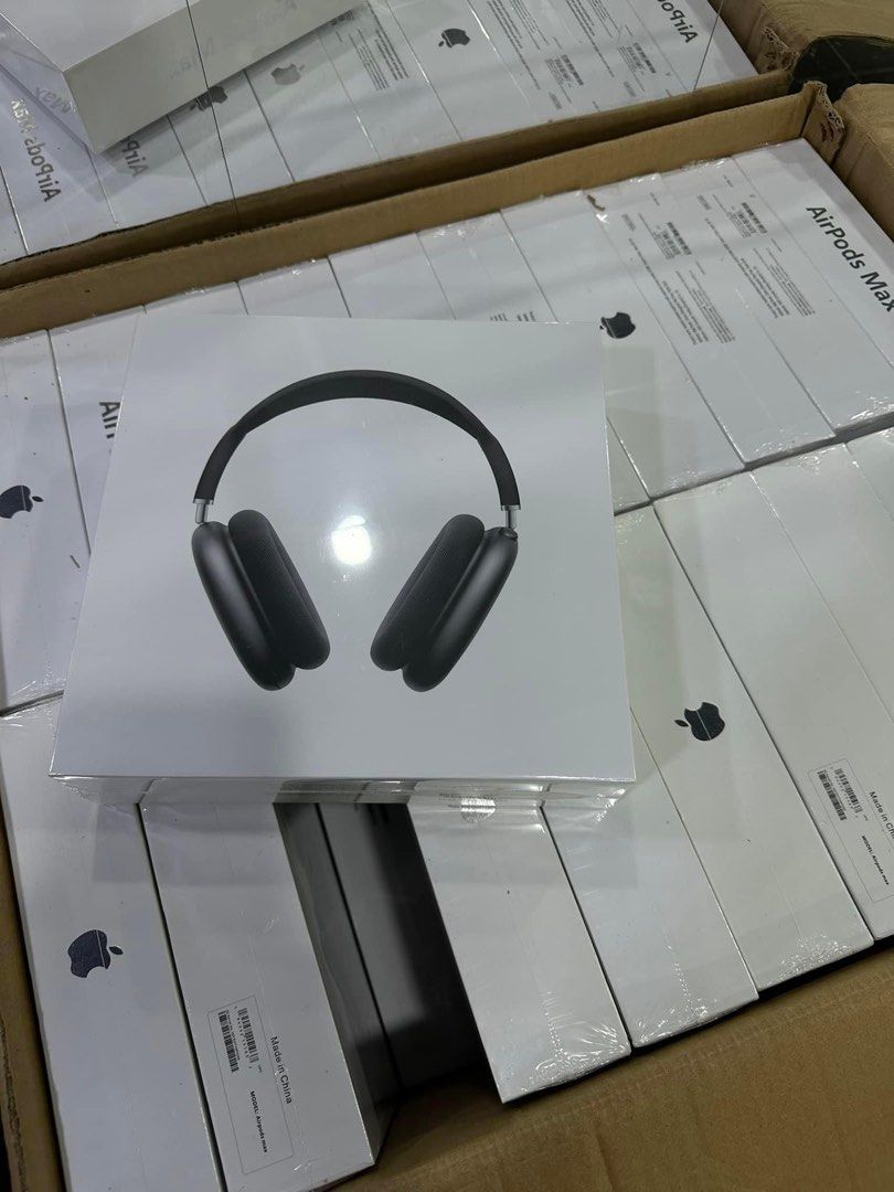 Headset airpods max! Bnew (Category: Headphones & Headsets) located in Manila. Submitted by TekiCashGadgetsph (Listing ID 1262845028, Image 3). Description: Airpods max headset AIRPODS MAX 🎧 Package List: ✅ Headset ✅ Charging Cable ✅ Leather Case ✅ User Manual ✅ Audio Cable SPECIFICATIONS: ✨Active Noise Cancellation ✨Apple Design Dynamic Driver ✨Transparency Mode ✨Smart Case ✨Lightning USB-C Cable ✨Bluetooth: 5.0 Wireless Technology. ✨Battery: 2