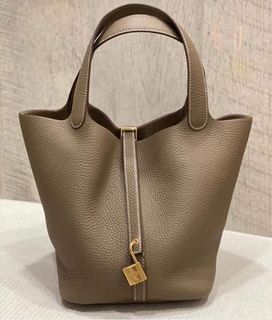 (Category: ) located in . Submitted by authenticluxurygood (Listing ID 1262739497, Image 1). Description: .