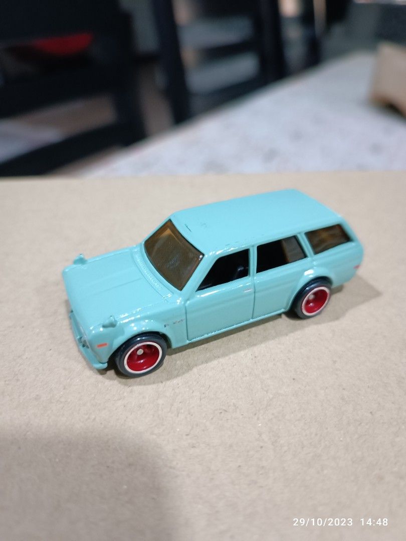 Hot wheels boulevard store datsun 510 wagon