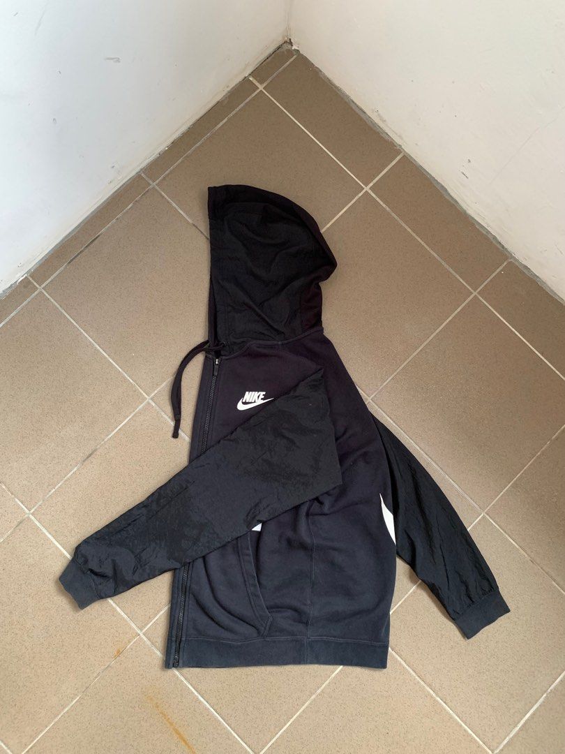 All black top nike sweatsuit