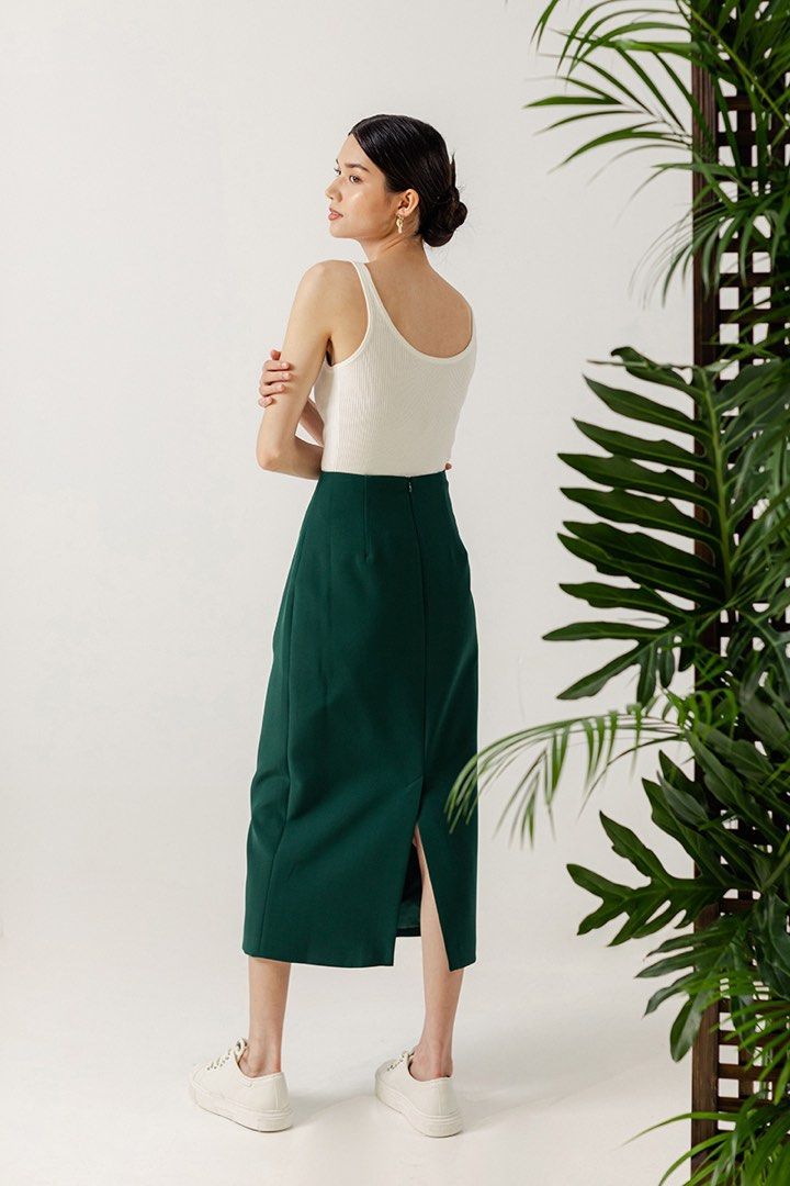 LAB Elham Pencil Skirt in Forest Green Women s Fashion Bottoms Skirts on Carousell