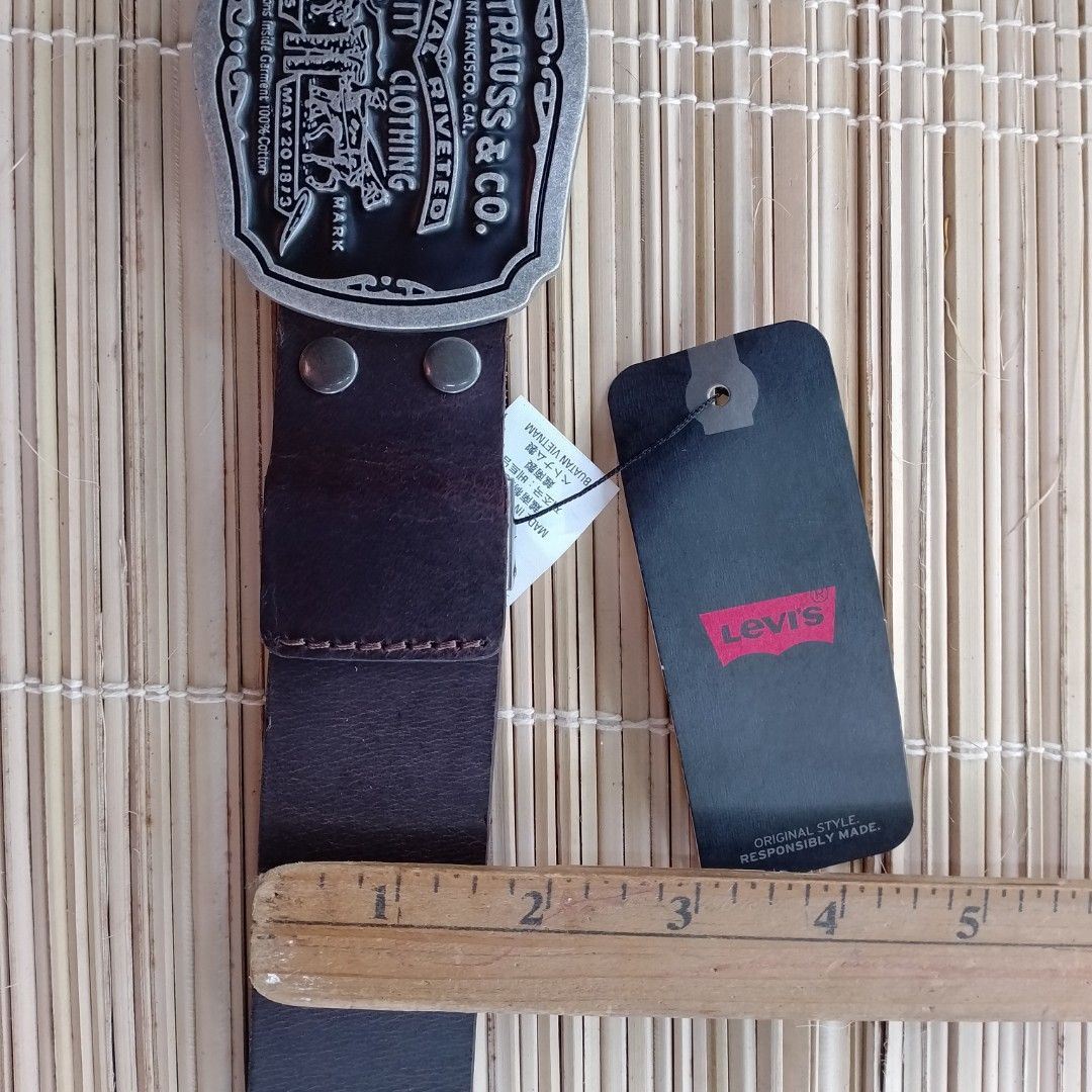 levis belt price