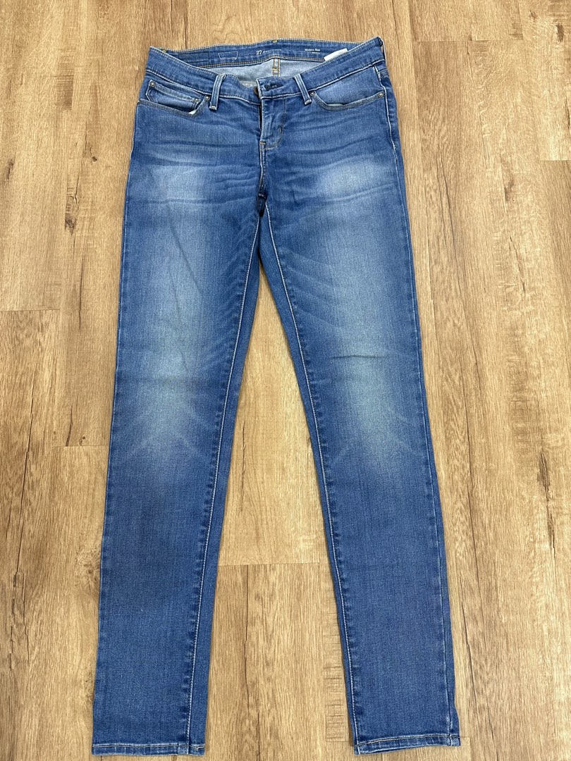 Levis 27 demi curve top