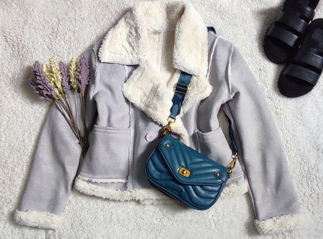 LIGHT WEIGHT SUEDE JACKET (Category: Coats, Jackets and Outerwear) located in Baguio. Submitted by Choosehere22 (Listing ID 1262711575, Image 1). Description: Ang ganda neto magaan lang sya and comfy sa loob this can fit small -med.