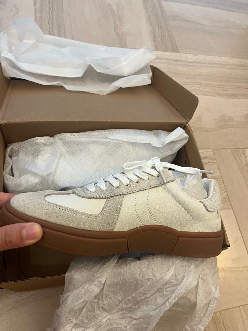 White round toe sneakers online