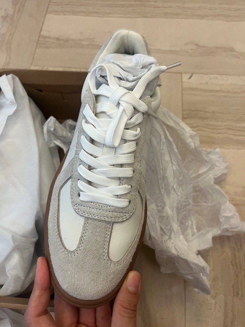 White round toe sneakers online