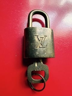 Louis Vuitton Brass Lock & Key Set - Gold Bag Accessories, Accessories -  LOU770306