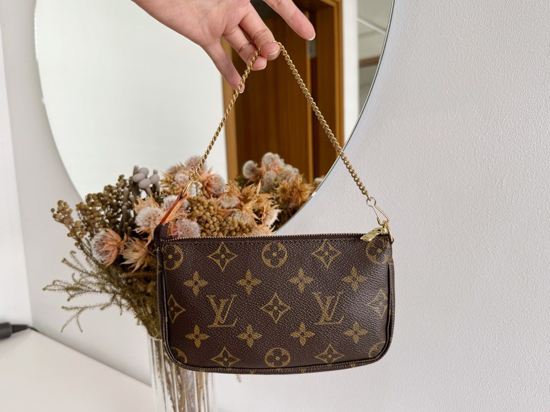 Louis Vuitton Monogram Pochette Accessoire Shoulder Bag - With