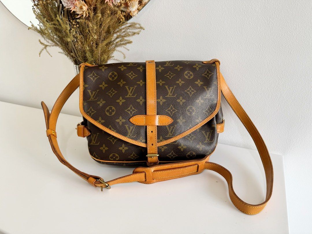 Louis Vuitton LV Vintage Denim Saumur 30 Crossbody Shoulder Bag, Luxury,  Bags & Wallets on Carousell