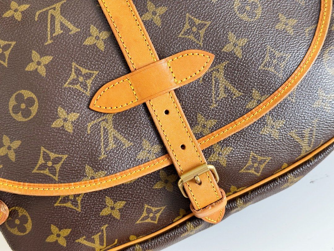 marque Vintage LV Saumur 30cm Crossbody - Adorn