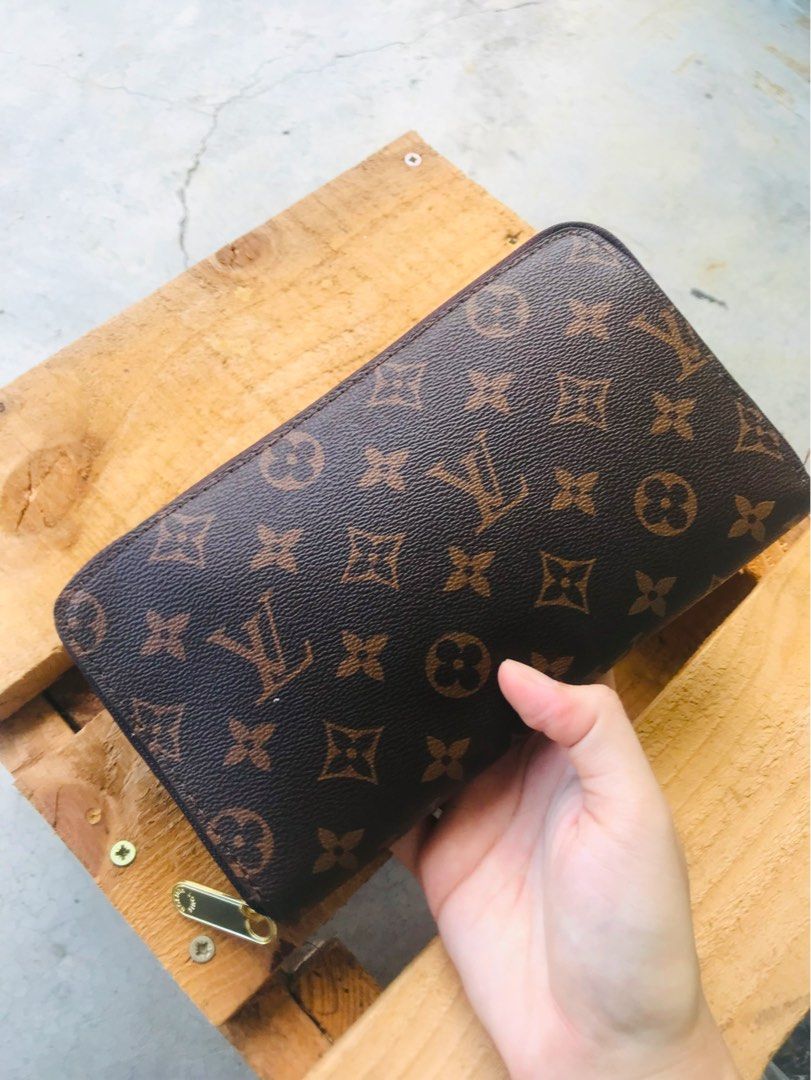 Lv sales clutch wallet