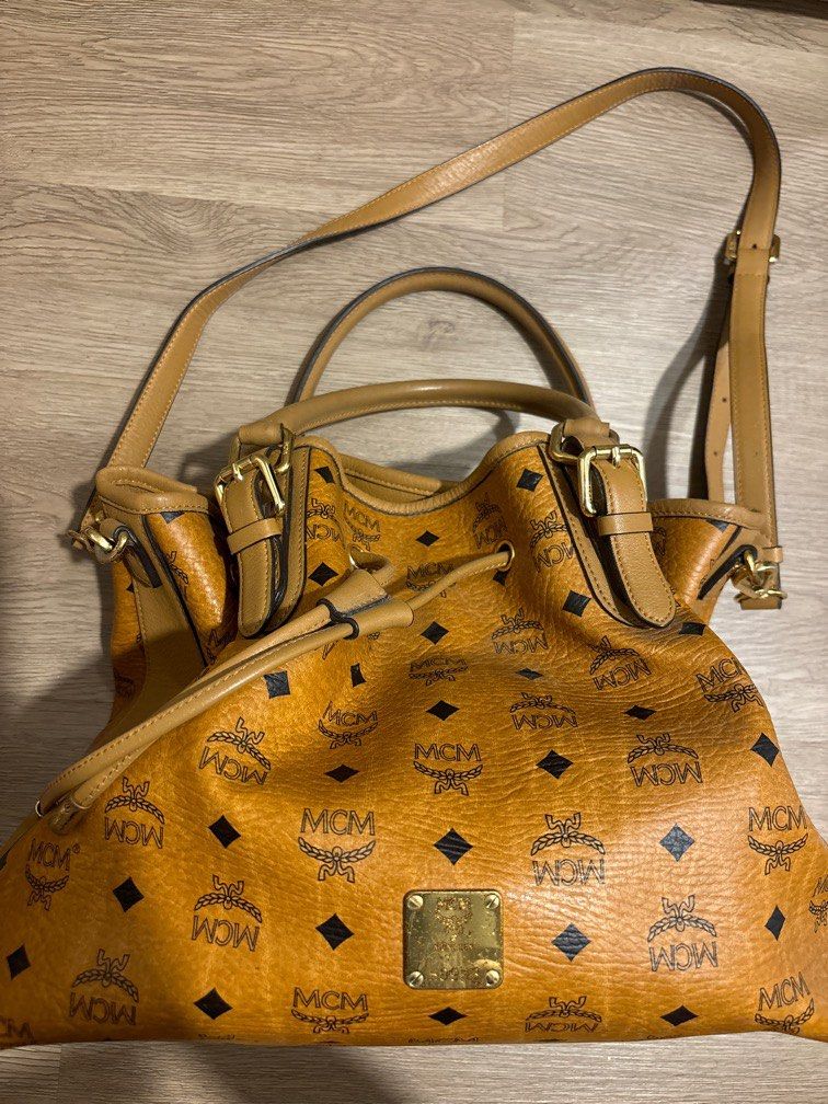 Mcm visetos crossbody bucket sale bag
