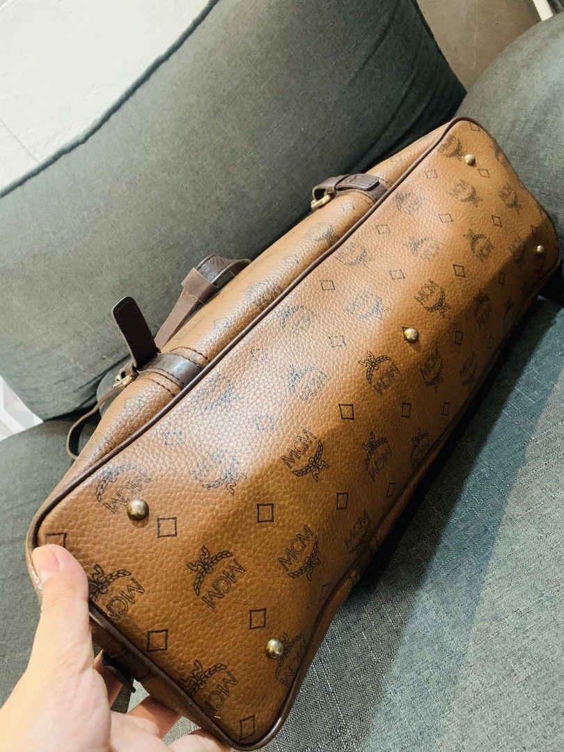 05124 Japanese second-hand luxury MCM shoulder bag messenger, Luxury,  Apparel on Carousell