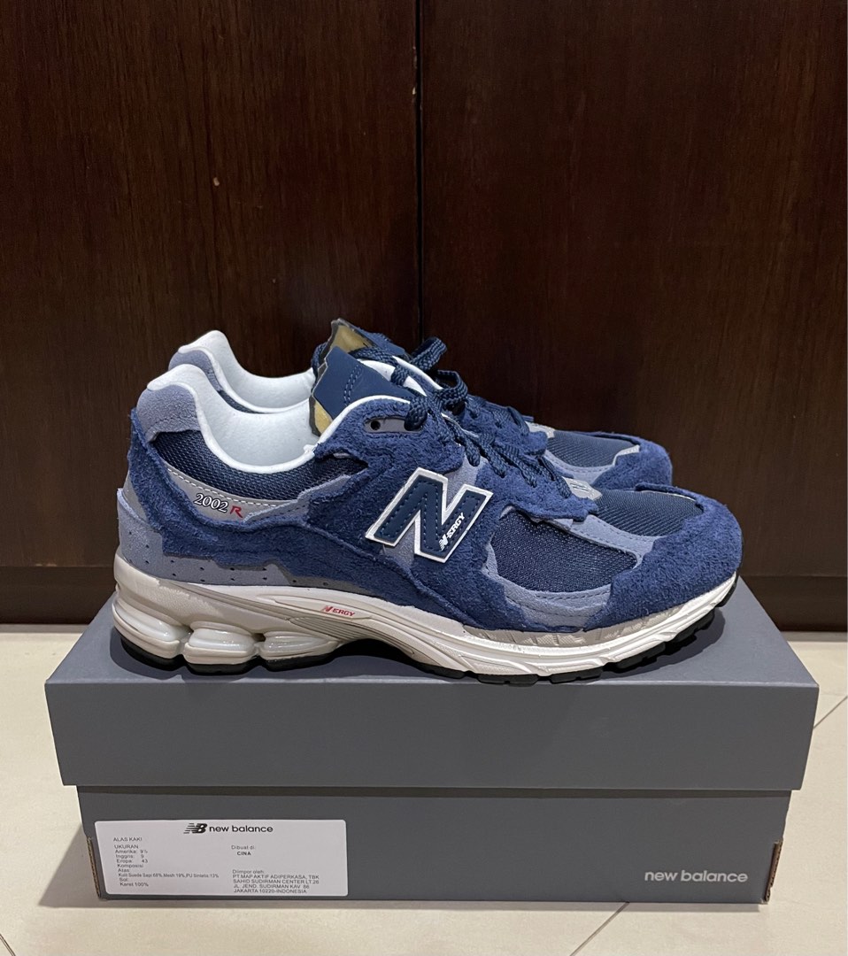 New balance 2002r protection pack navy, Fesyen Pria, Sepatu