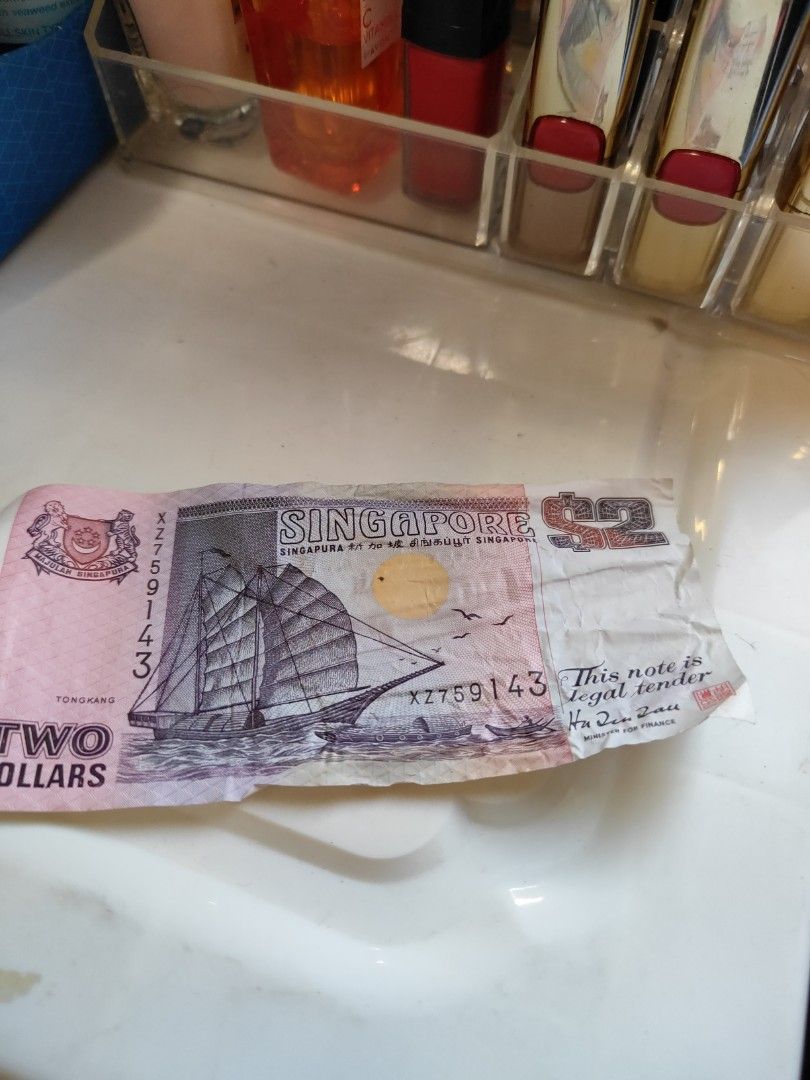 Old Notes (Category: Currency) located in Singapore. Submitted by suriyanisudri (Listing ID 1262669425, Image 1). Description: i hve 30 pcs.