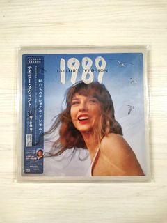 ON HAND/SEALED JAPAN VERSION: TAYLOR SWIFT- 1989 TAYLOR'S VERSION  CRYSTAL SKIES BLUE DELUXE LIMITED EDITION JAPAN PRESSING IN 7-INCH CARDBOARD SLEEVE WITH POSTER, BOOKLET, JAPANESE OBI AND  LYRIC SHEETS, PLUS EXCLUSIVE TS GUITAR PICK (NOT VINYL LP PLAKA)