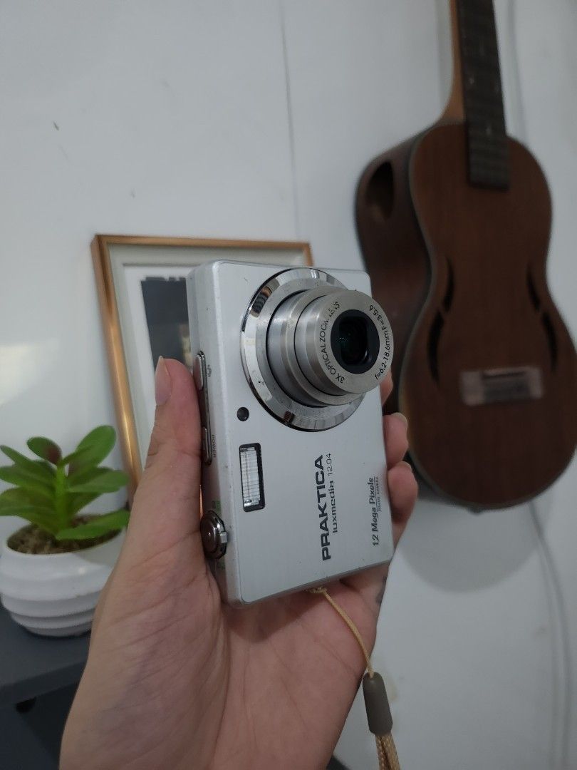 Praktica Digital Camera, Photography, Cameras on Carousell