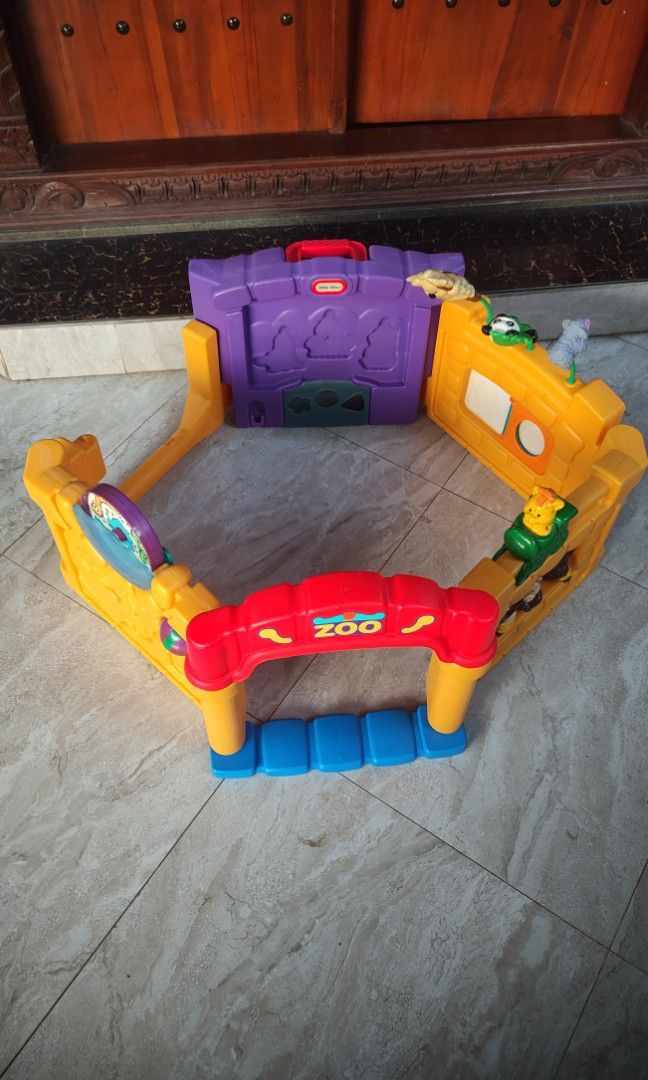 Little tikes zoo play hot sale yard