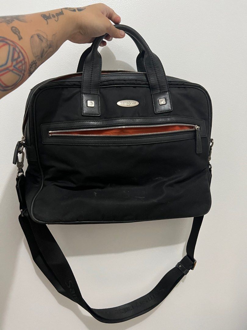 Samsonite Laptop Bag (Category: Laptop Bags & Sleeves) located in Mandaluyong City. Submitted by forevercurious (Listing ID 1262794948, Image 1). Description: A very nice authentic Samsonite Laptop Bag. In a very good condition. Needs cleaning. Can fit up to a 14 inches laptop inside. Several compartments inside. 📍Grace Point Apartment, Taguig.