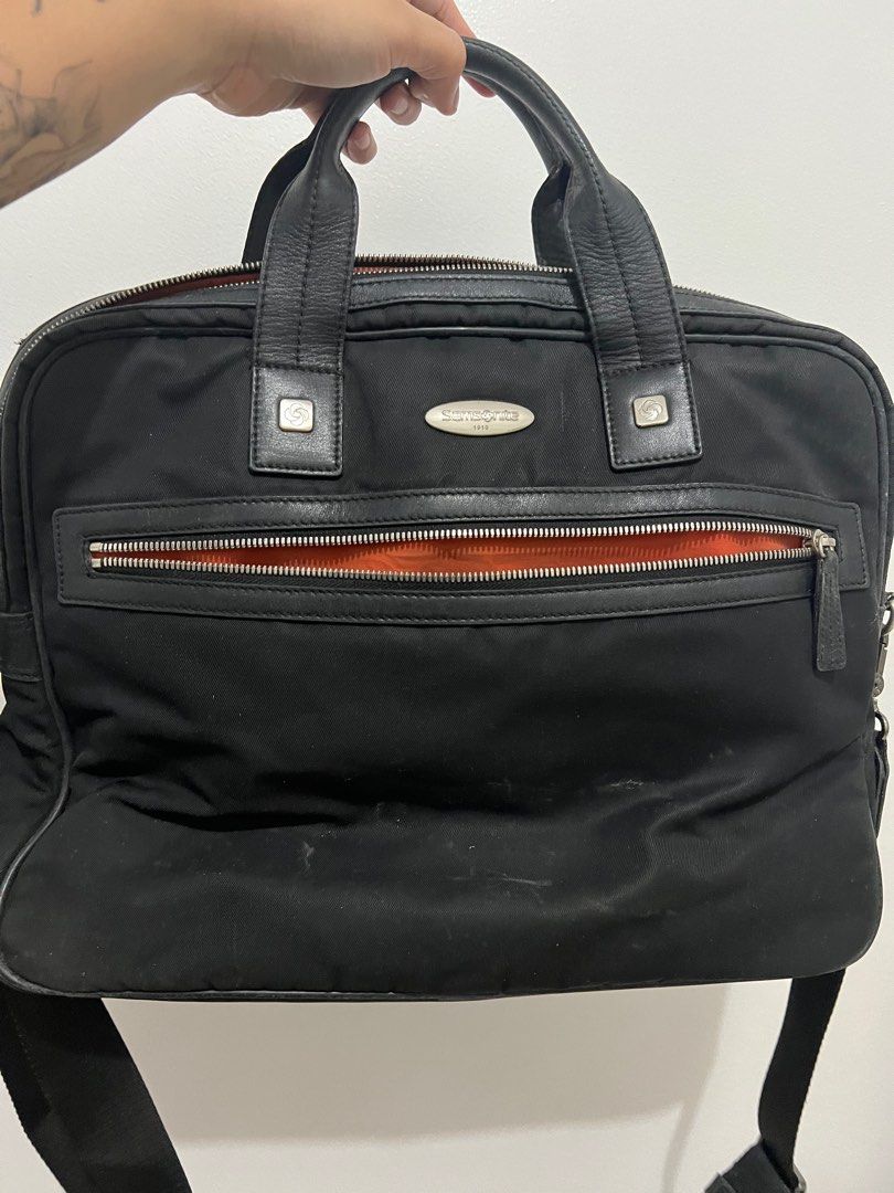 Samsonite Laptop Bag (Category: Laptop Bags & Sleeves) located in Mandaluyong City. Submitted by forevercurious (Listing ID 1262794948, Image 2). Description: A very nice authentic Samsonite Laptop Bag. In a very good condition. Needs cleaning. Can fit up to a 14 inches laptop inside. Several compartments inside. 📍Grace Point Apartment, Taguig.