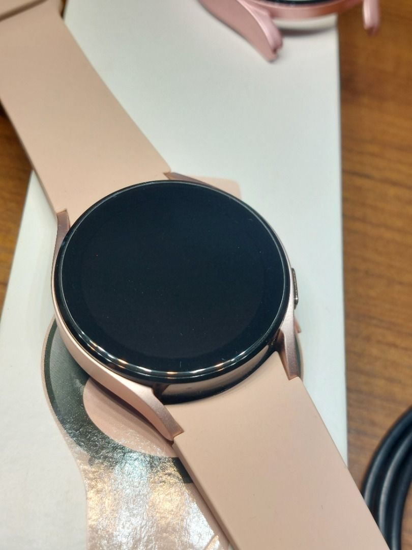 Samsung Galaxy Watch4 LTE (40mm) SM-R865F, Mobile Phones & Gadgets